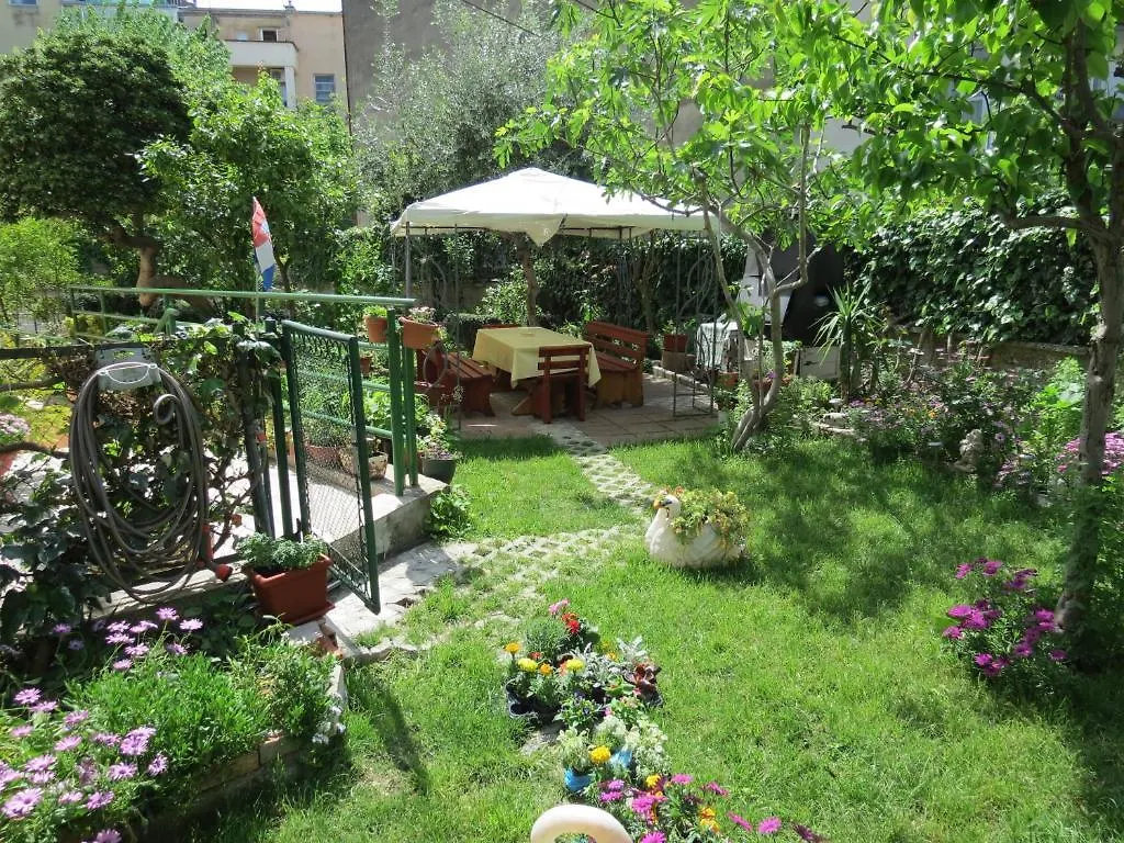 Guesthouse Vrlic Split 3*,